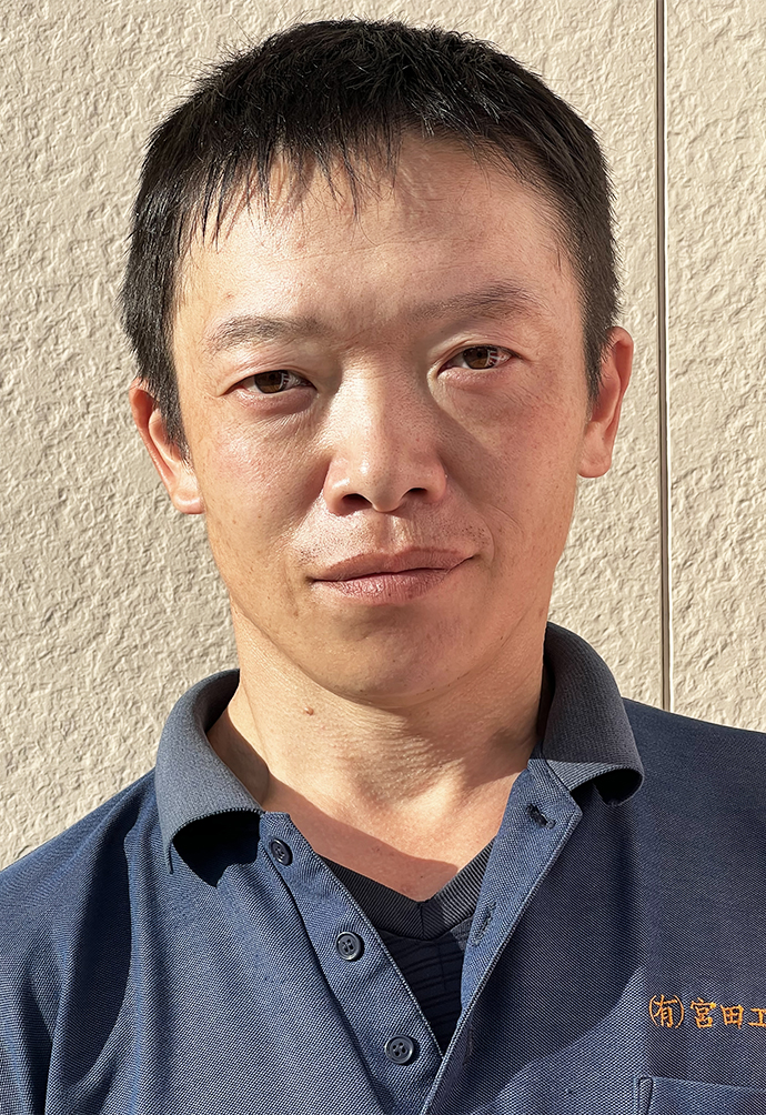 名越　昭弘